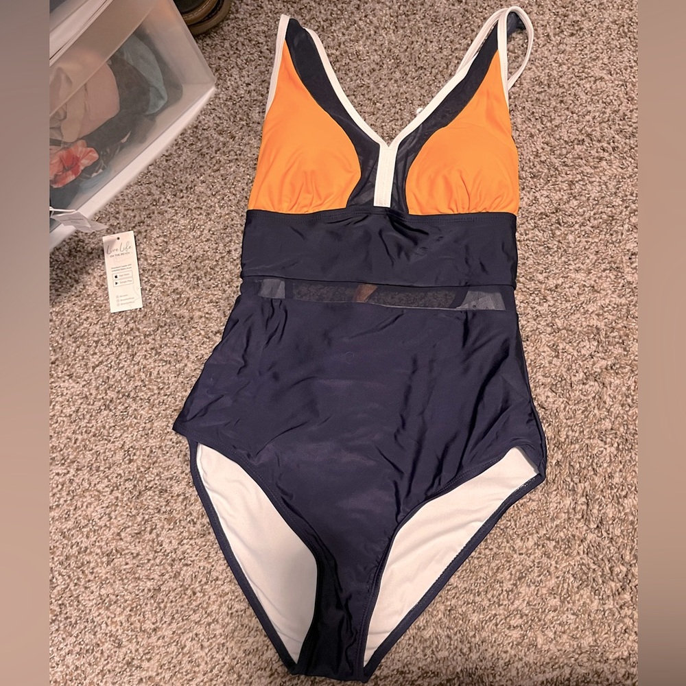 NWT Gorgeous color block one piece swimsuit, size Medium, Cupshe